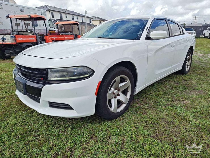 2018-dodge-charger-sedan-image-1
