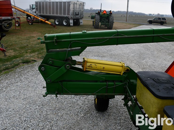 john-deere-male-row-4-0/4-1-planter-image-13