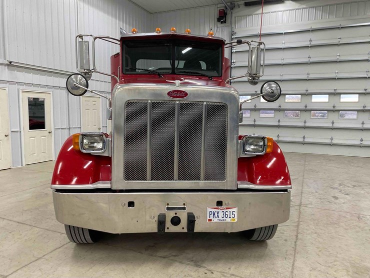 2014-peterbilt-365-image-2
