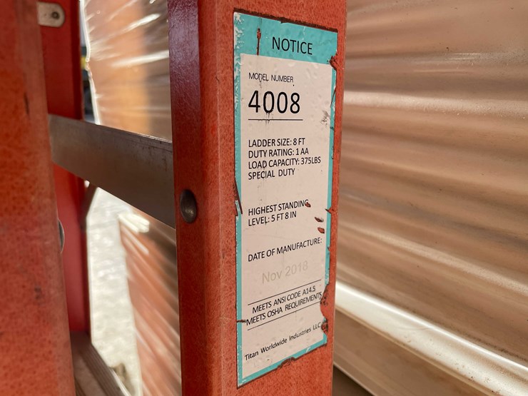 #2773-•-titan-8'-fiberglass-ladder-image-7