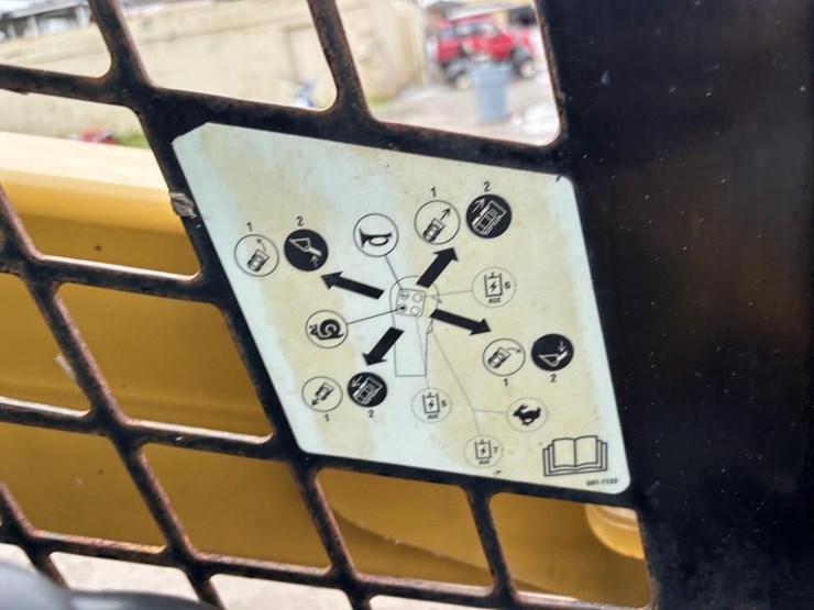 2021-caterpillar-259d3-image-23