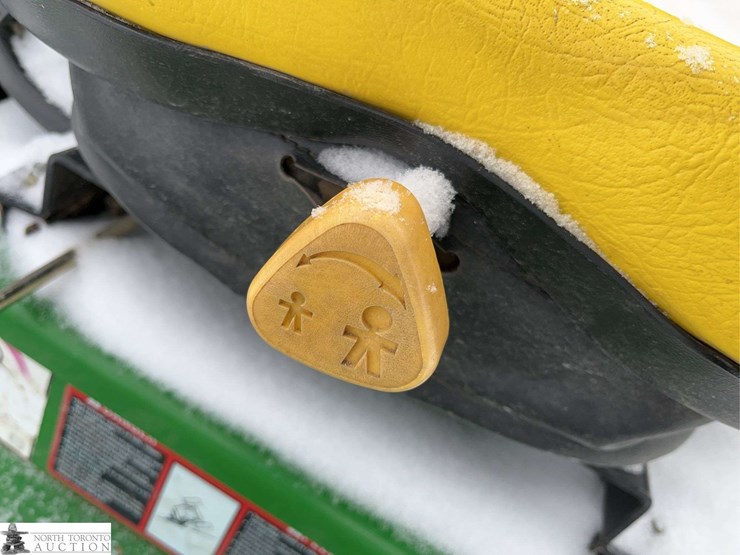 2013-john-deere-7400-image-17