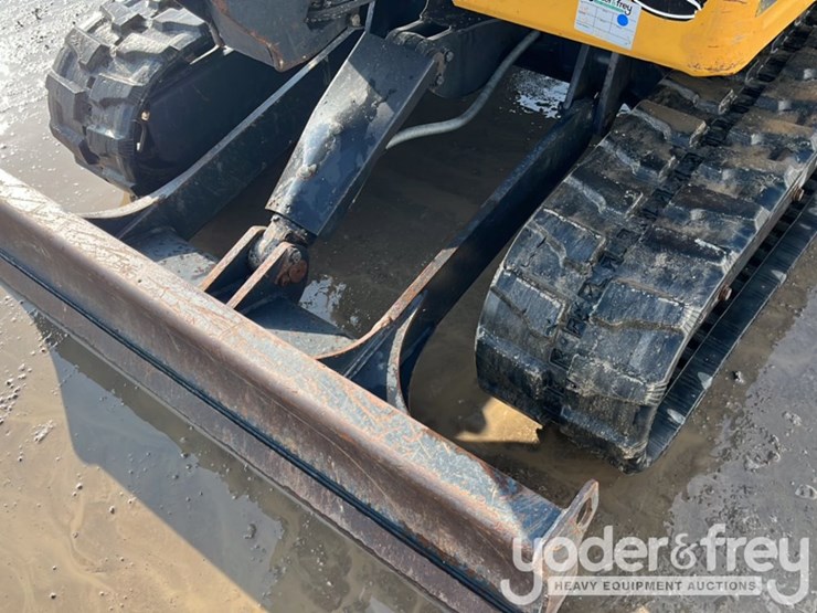 2021-deere-26g-image-22