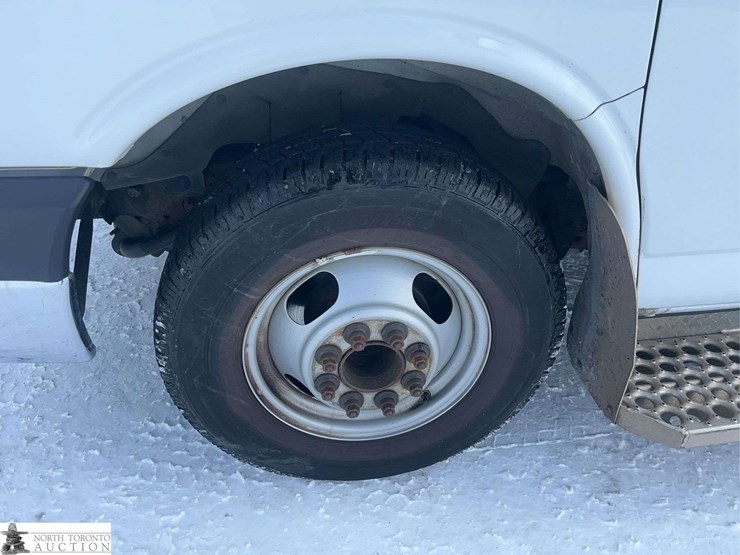 2016-chevrolet-express-s/a-ambulance-image-11