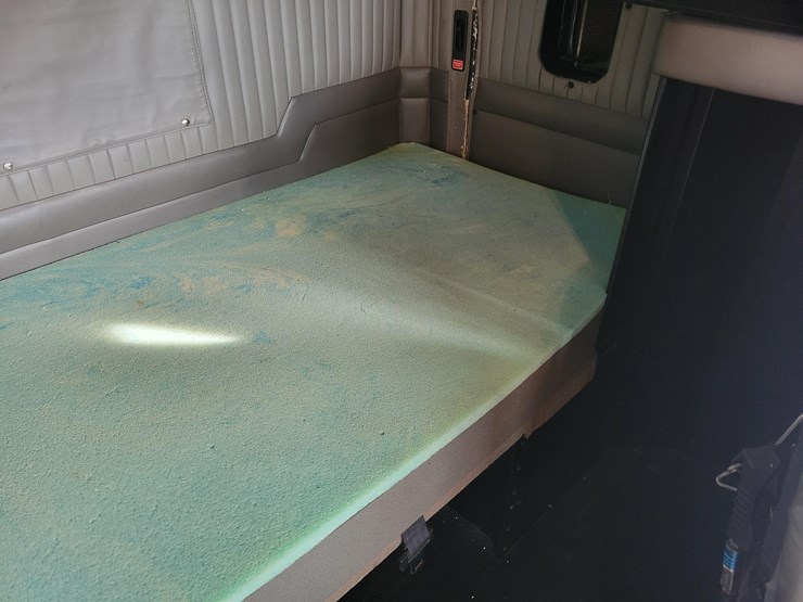 2012-kenworth-w900l-image-42