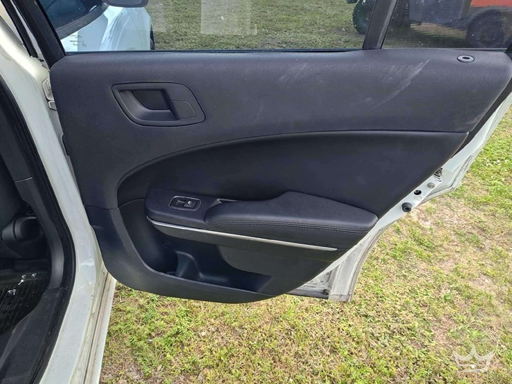 2017-dodge-charger-sedan-image-13