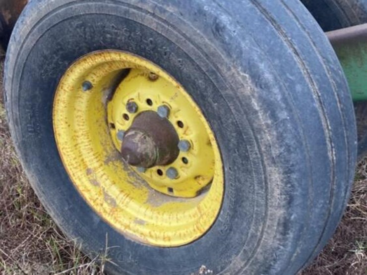 john-deere-220-image-5