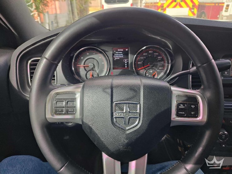 2012-dodge-charger-sedan-image-7