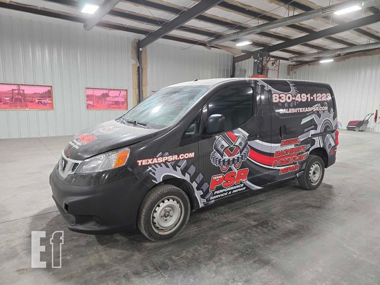 2014-nissan-nv200-image-1