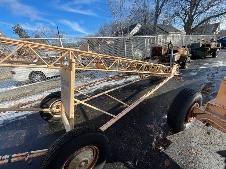 #2252-•-portable-conveyer-lift-image-2