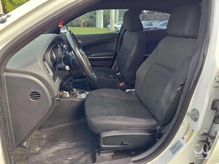 2017-dodge-charger-sedan-image-11