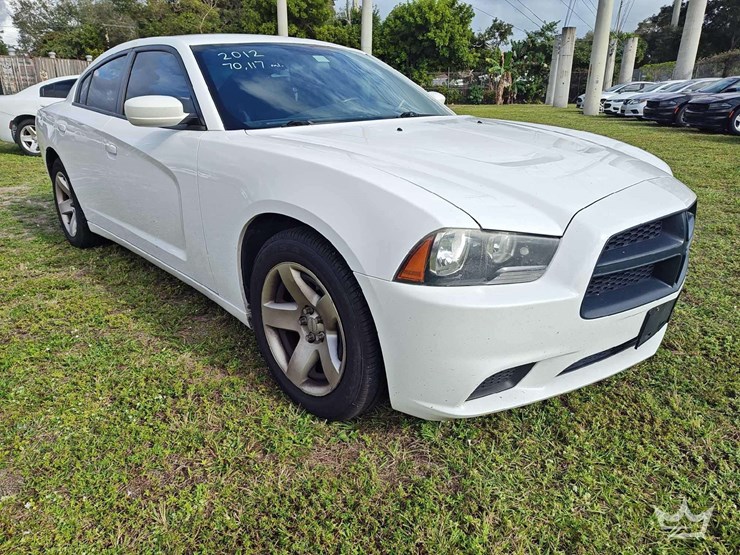 2012-dodge-charger-sedan-image-2