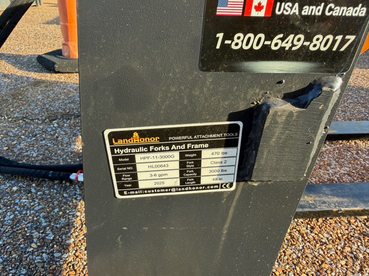 #7868-•-skid-steer-hydraulic-pallet-forks-image-3