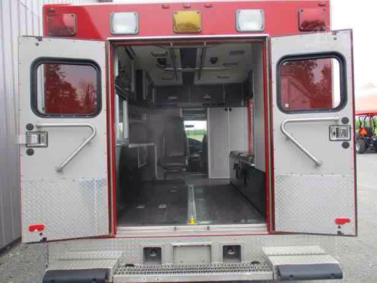 2004-ford-e450-image-13