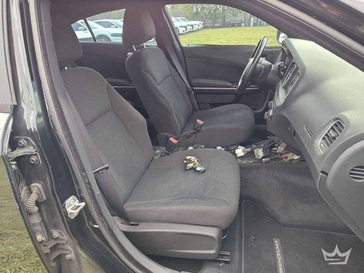 2015-dodge-charger-sedan-image-20