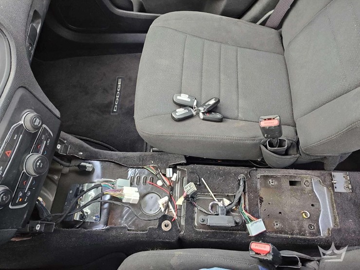 2015-dodge-charger-sedan-image-21