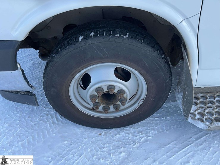 2016-chevrolet-express-s/a-ambulance-image-11