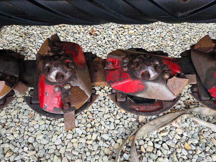 2020-new-holland-210-image-12