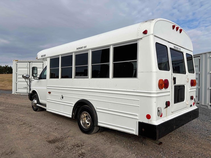 2005-chevrolet-bus-image-5