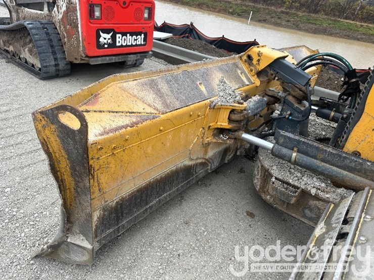 2016-deere-700k-lgp-image-15