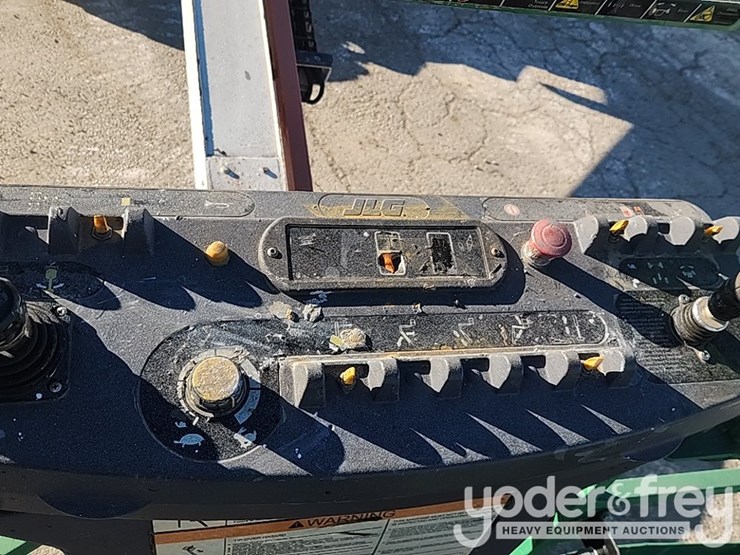 2014-jlg-400s-image-22