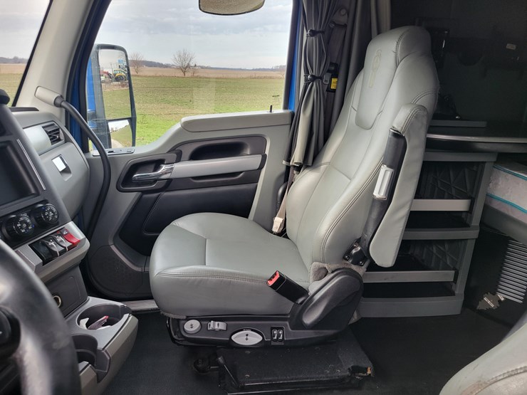 2020-kenworth-t680-image-27