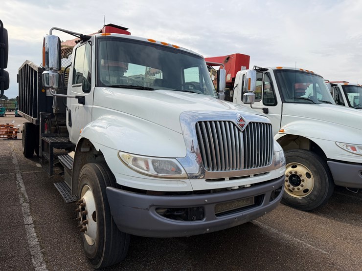 2018-international-durastar-4400-image-1