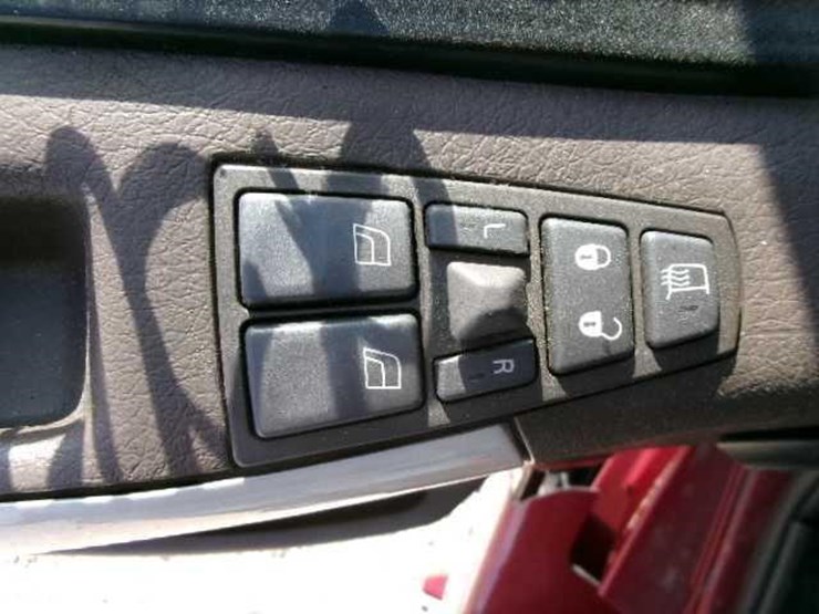 2014-volvo-vnl64t780-image-36