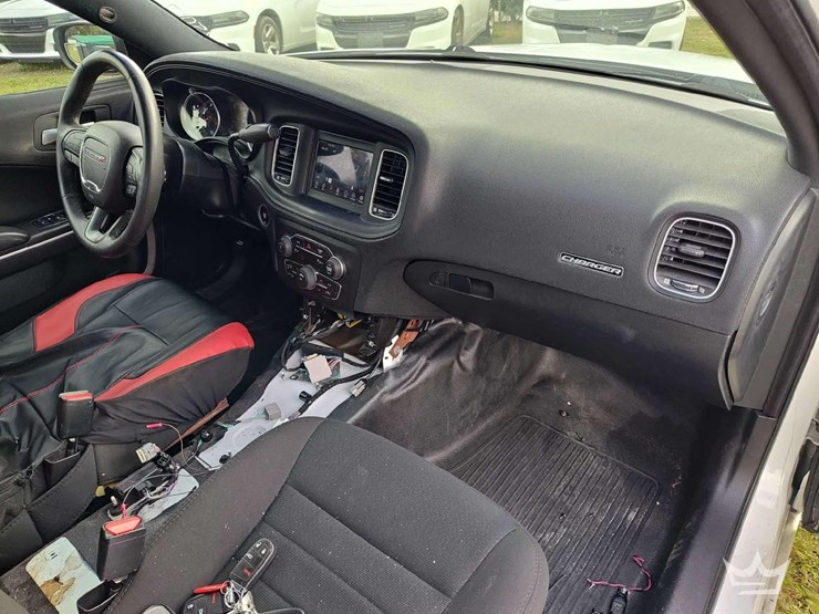 2018-dodge-charger-sedan-image-32