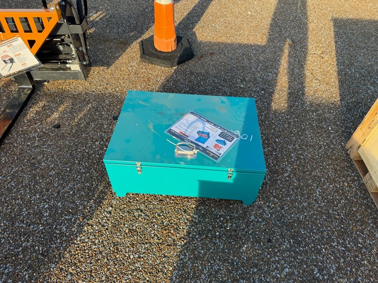 #7901-•-ratchet-tie-down-&-flatpack-tool-box-image-2