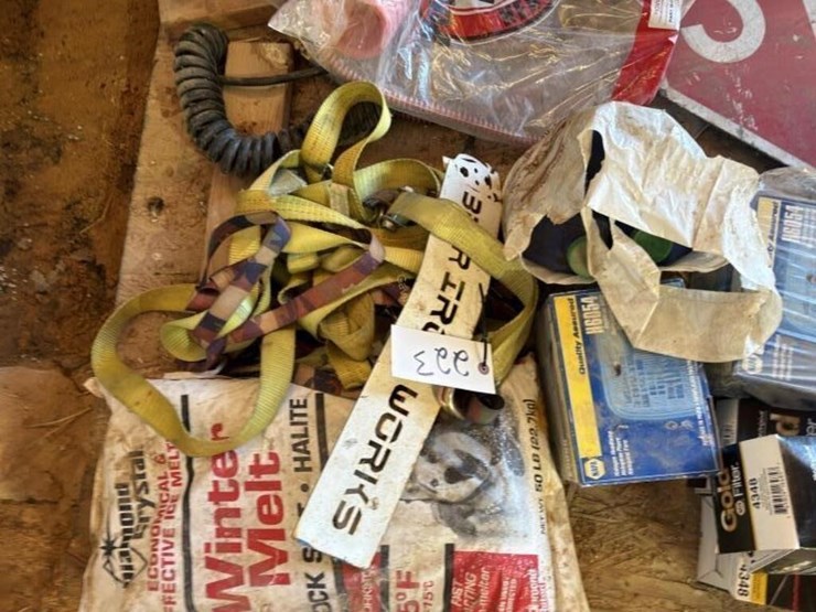 stop/slow-sign.-air-hoses,-headlights-etc-image-5