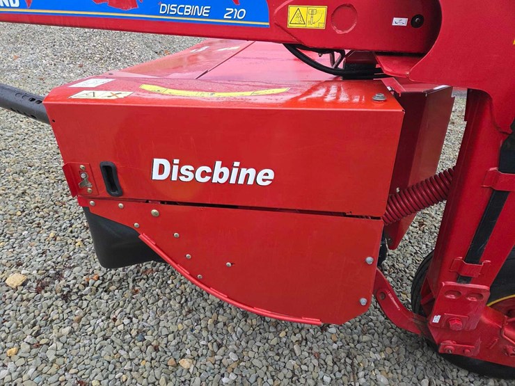 2020-new-holland-210-image-36