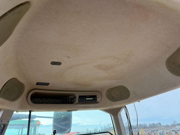 2015-case-ih-340-image-48