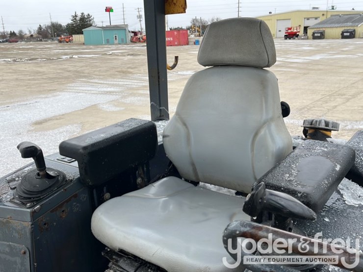 2015-deere-450j-image-23