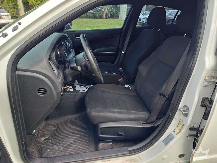 2017-dodge-charger-sedan-image-27