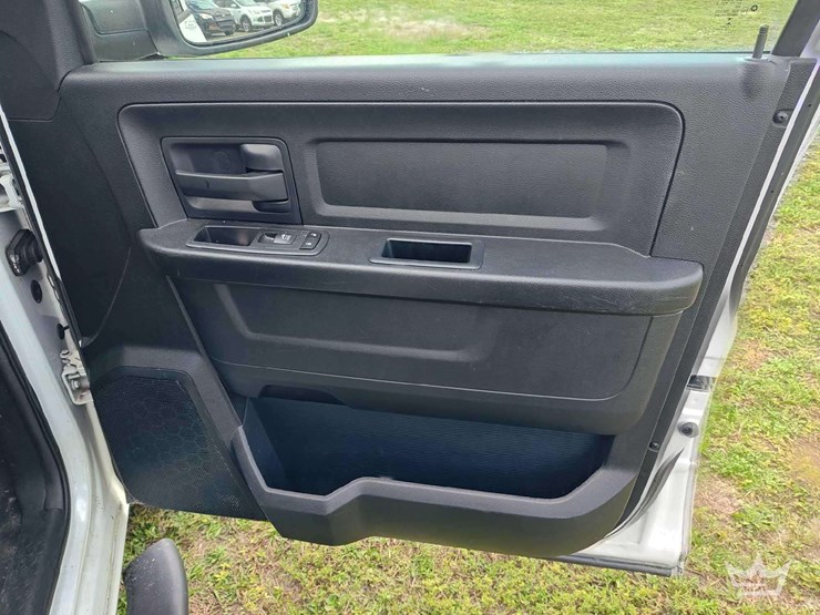 2017-dodge-1500-image-43