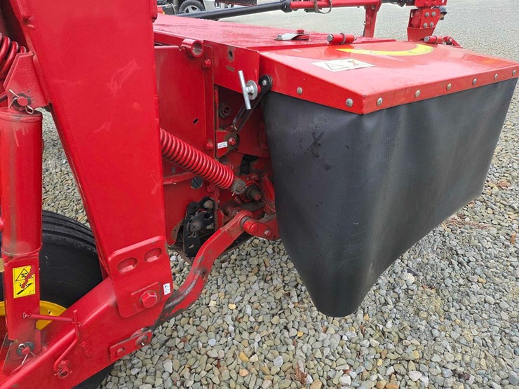 2020-new-holland-210-image-13