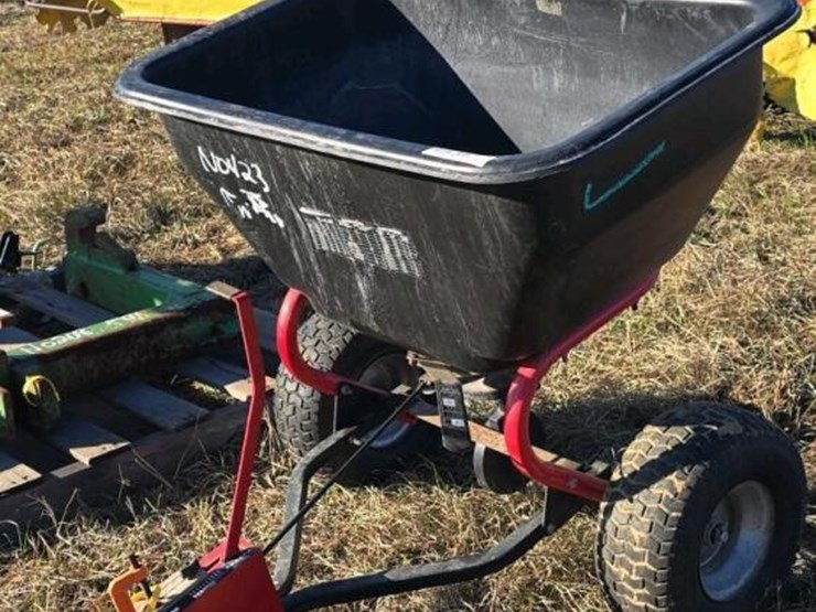 pull-behind-fertilizer-spreader-image-4