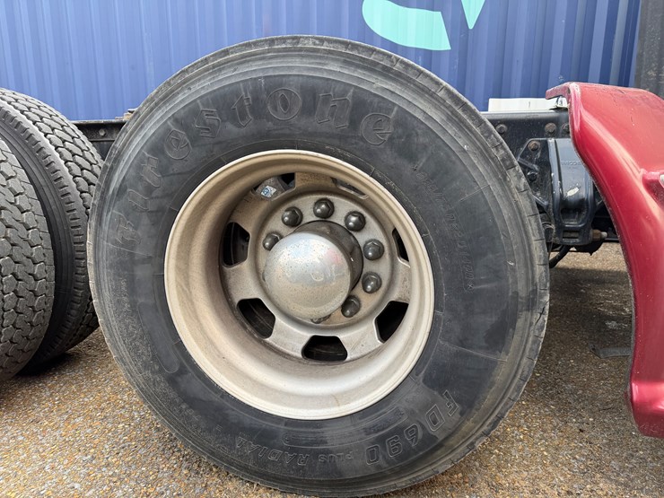 2014-kenworth-t660-image-21