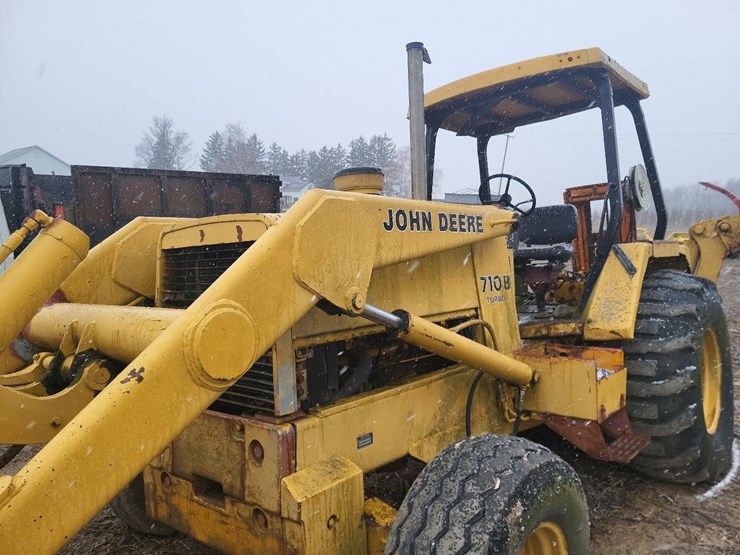 deere-710b-image-4
