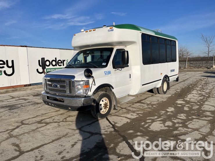 2016-ford-e450-image-1