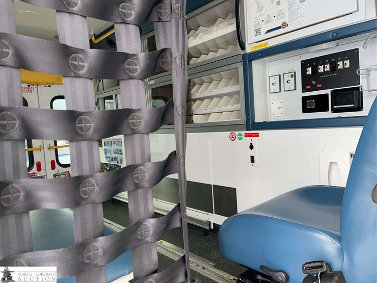 2017-chevrolet-express-s/a-ambulance-image-32