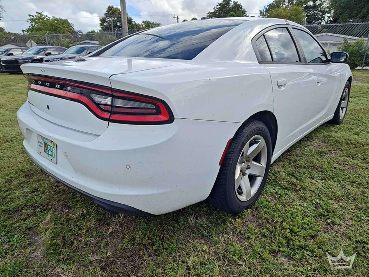 2018-dodge-charger-sedan-image-3