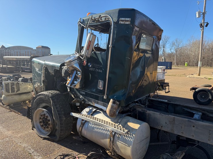 #7799-•-kenworth-salvage-image-7