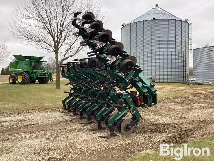 sukup-9000-16r30-cultivator-image-5