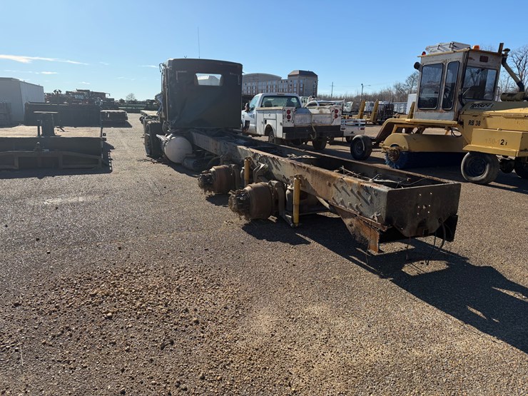 #7799-•-kenworth-salvage-image-5