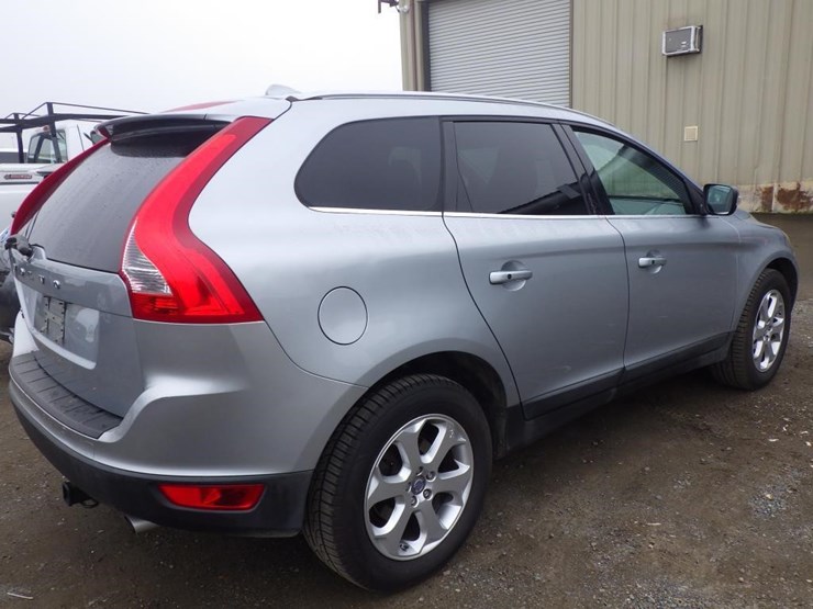 2013-volvo-xc60-image-3