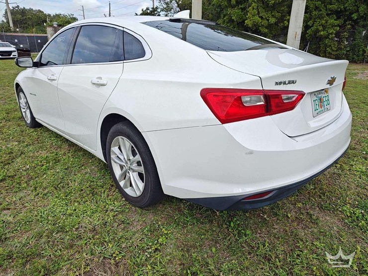 2017-chevrolet-malibu-sedan-image-4