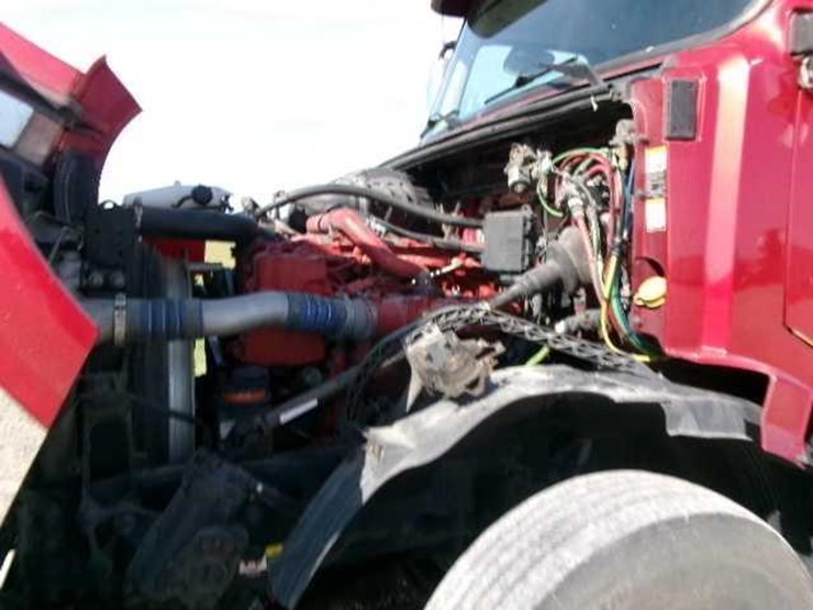 2014-volvo-vnl64t780-image-16