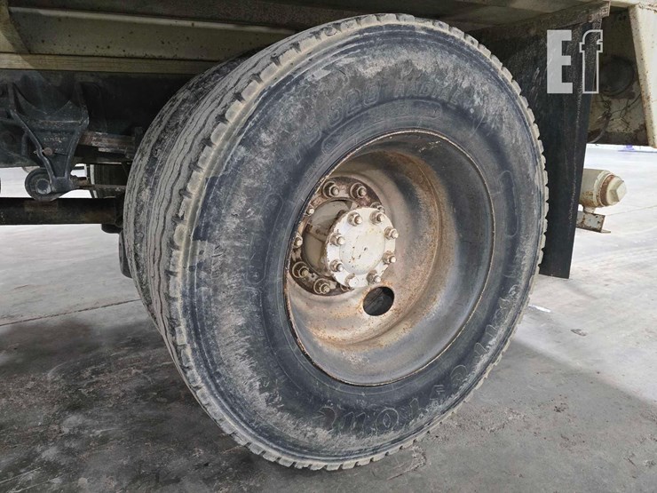 2009-international-durastar-4300-image-19